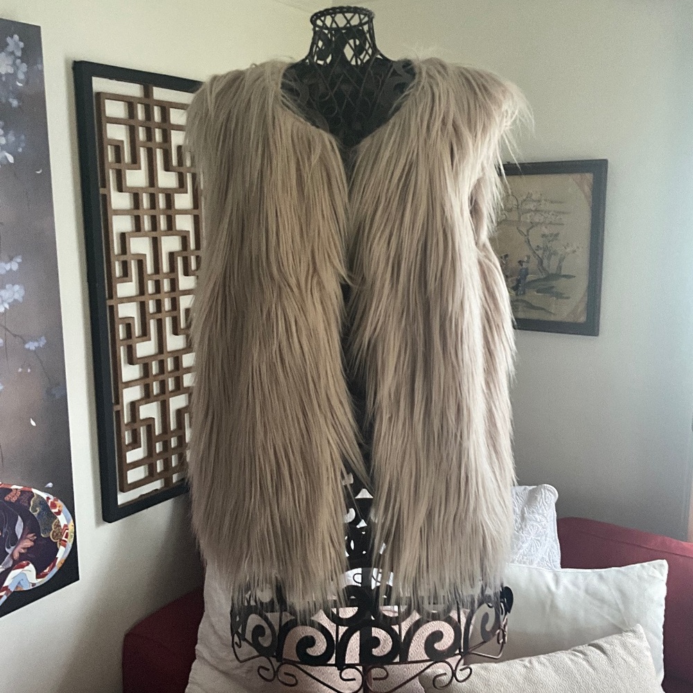 **FALL SALE** BCBG Faux Fur Vest - Picture 1 of 6